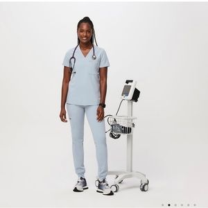 Figs Catrina Top and Zamora pants. Never worn